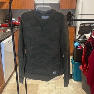 American Eagle Outfitters Men's Green Camouflage Crewneck Sweater